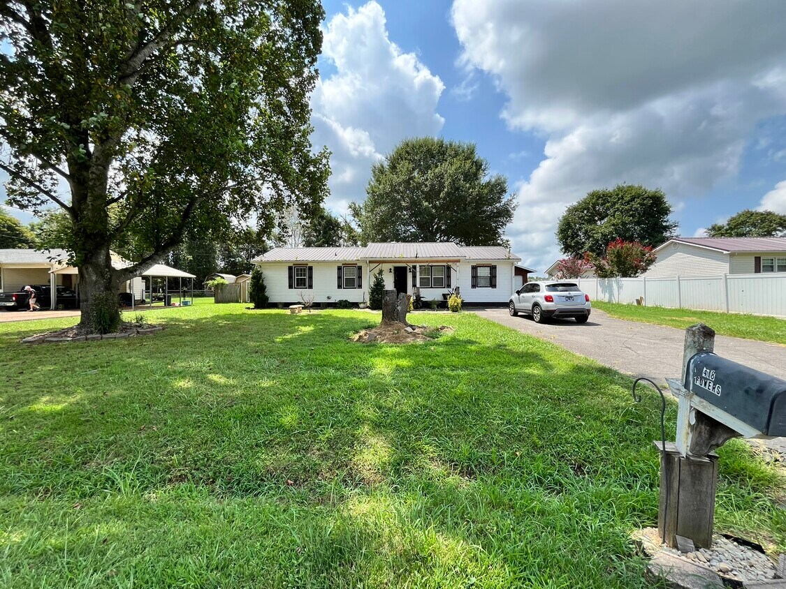 Foto principal - 418 Woods Edge Rd