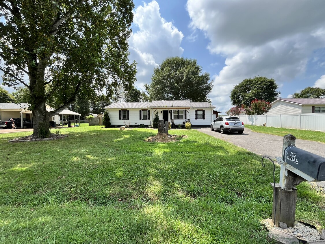 Primary Photo - 418 Woods Edge Rd