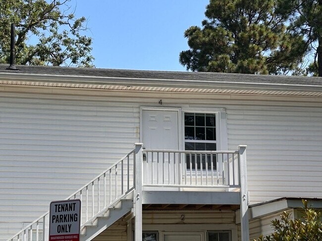 Building Photo - 308 W Kivett St