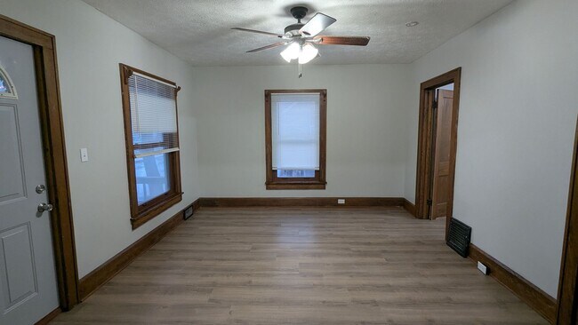 Foto del edificio - Welcome to this newly renovated gem located in the heart of North Canton