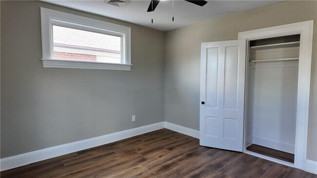 Building Photo - 370 Park Pl