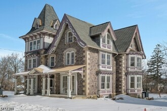 Building Photo - 49 Park Ave