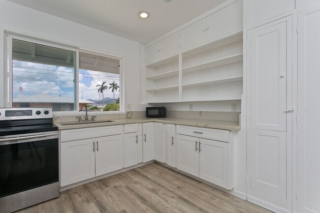 Building Photo - NEWLY RENOVATED 3 BED, 1 BATH HOME IN WAHIAWA