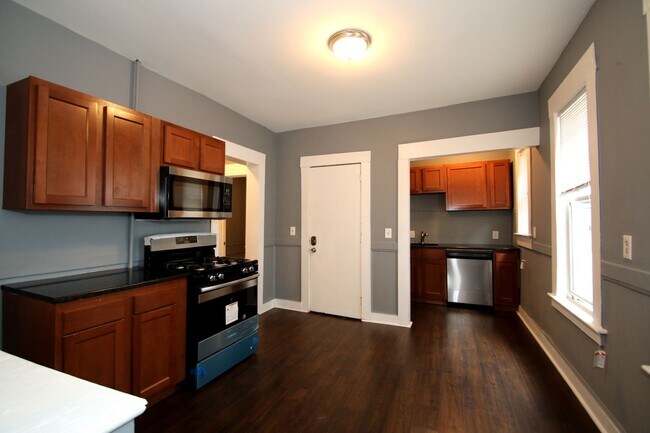 Building Photo - 205 Dover