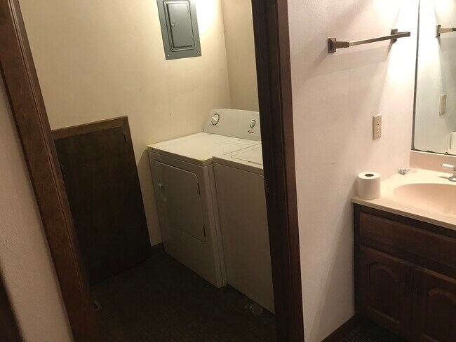 Foto del edificio - 1458 Eastview Dr