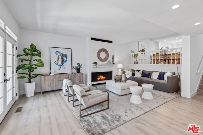 Building Photo - 4742 La Villa Marina
