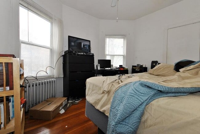 Building Photo - 144 Brooks St