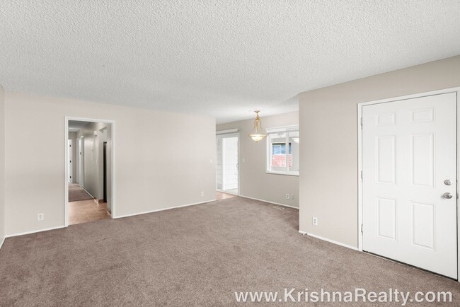 Building Photo - Charming 2 BD* 1 BA* Duplex Available For ...