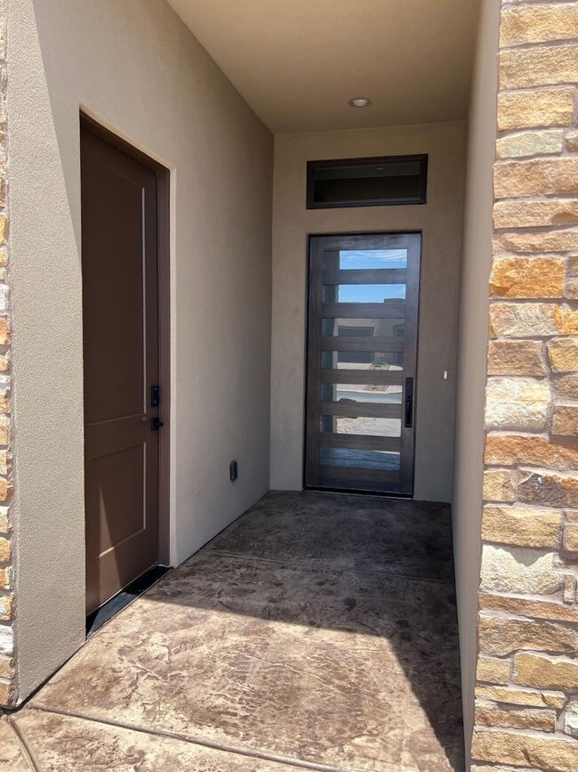 Building Photo - Beautiful 4 Bedroom, 4 Bathroom Home in Th...