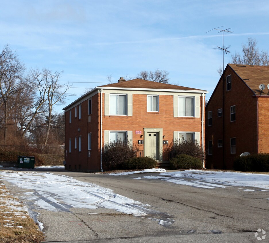 Primary Photo - 1390 N Cove Blvd