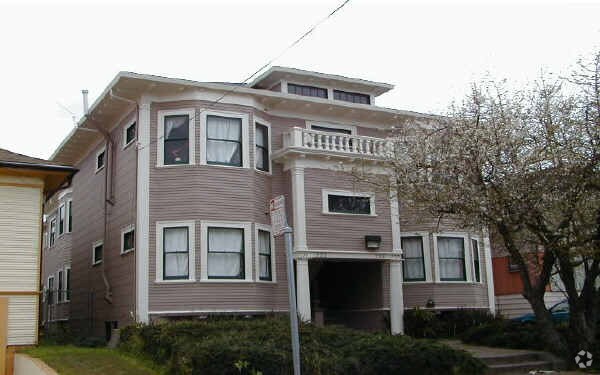 Building Photo - 731-737 56th St