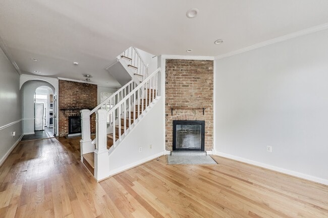 Building Photo - 1327 1st St NW