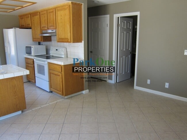 Foto del edificio - 4 Bedroom Livbermore Home Now Available!