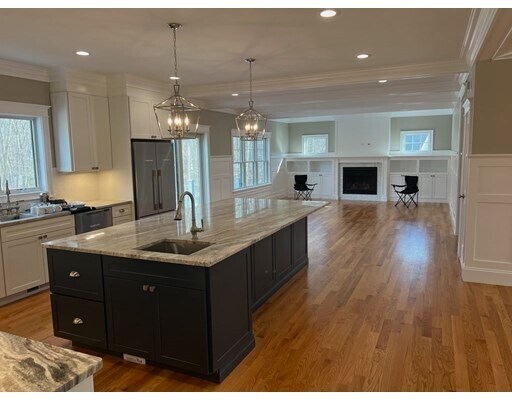 Building Photo - 581 Lowell St