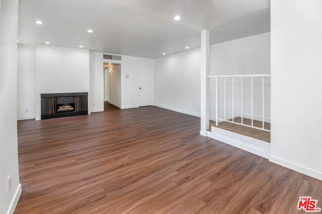 Building Photo - 11201 Summertime Ln