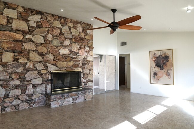 Building Photo - 53815 Avenida Carranza