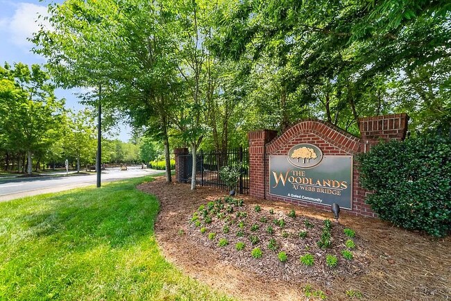 Building Photo - 5001 Woodland Ln