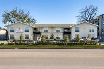 Building Photo - 4928 Live Oak St