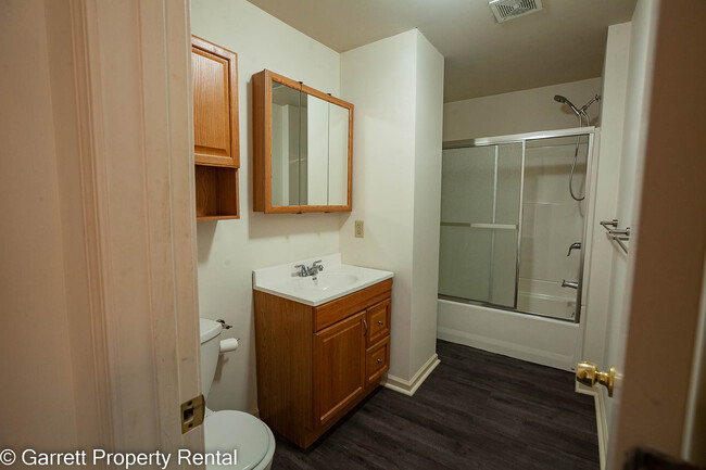 Master Bath - 105 E 30th St