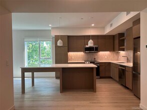 Building Photo - 44 Springside Ave