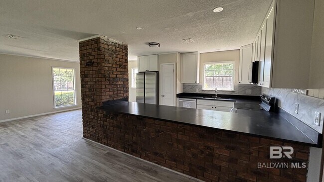Foto del edificio - 9424 Hurricane Rd