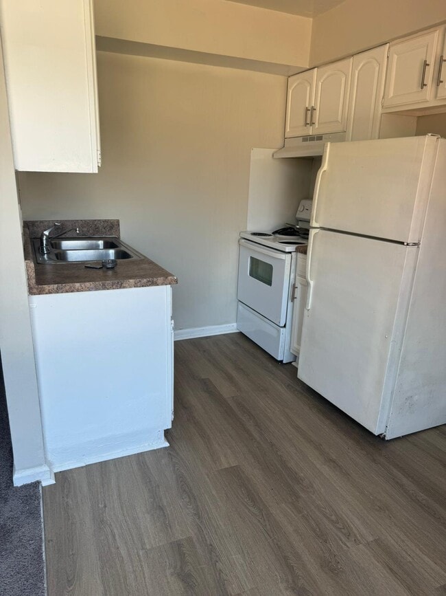 Building Photo - 1340 Reservoir Ave