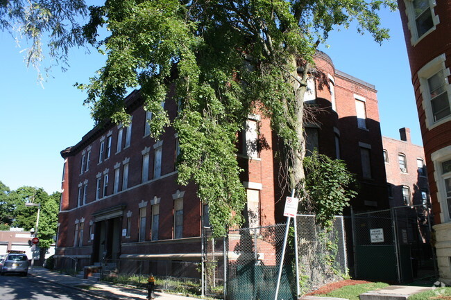 Building Photo - 4-6 Lyndhurst St