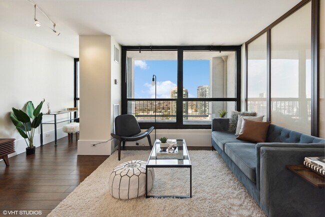 Foto del edificio - 1030 N State St