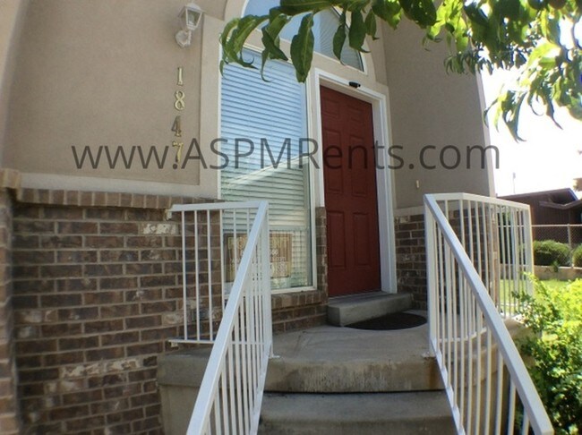Building Photo - Bountiful Townhome close to everything