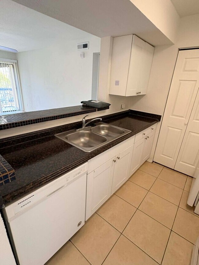 Photo - 1/1 Condo for Rent in Fort Myers