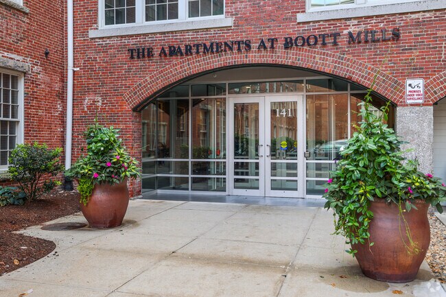 Entrada - The Apartments at Boott Mills