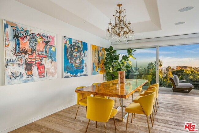 Foto del edificio - 7924 Hillside Ave