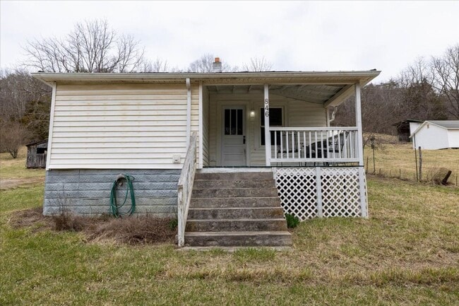 Building Photo - Cozy Living in a Convenient Christiansburg...