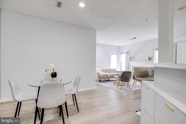 Foto del edificio - 14302 Rosy Ln