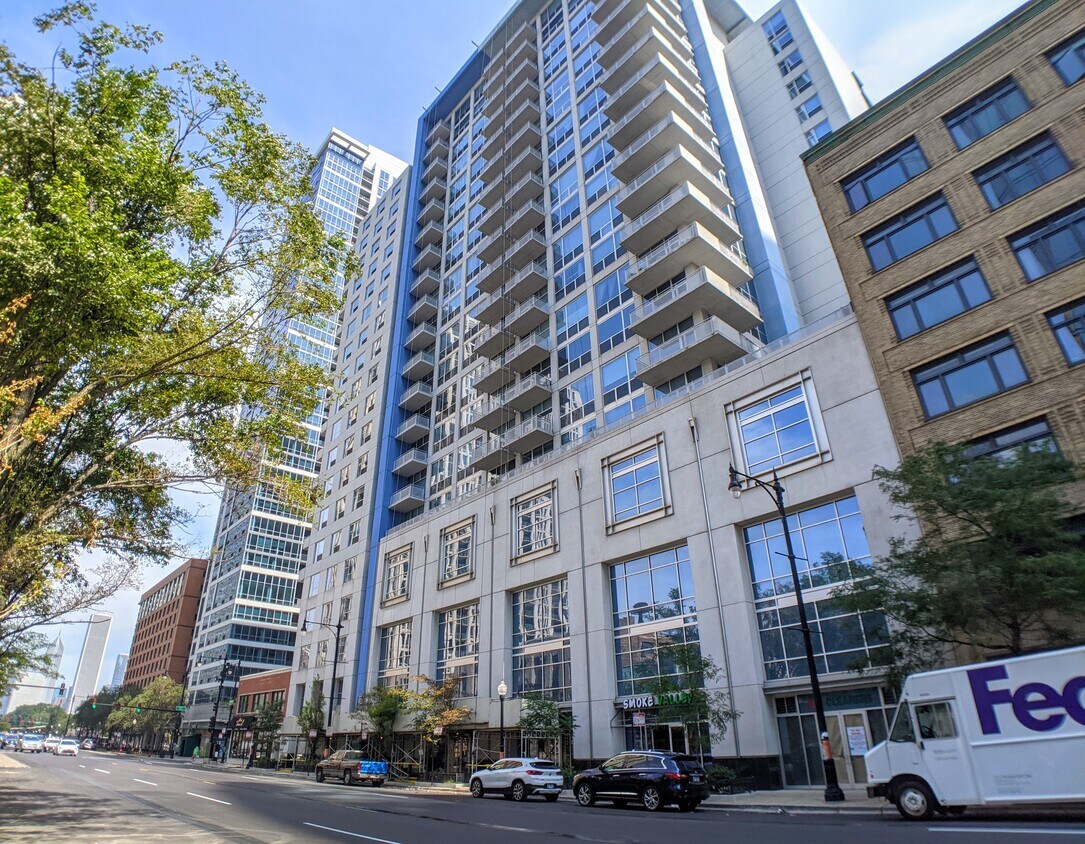 Primary Photo - 1305 S Michigan Ave