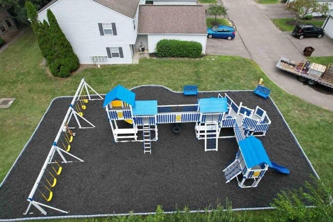 Building Photo - Platinum