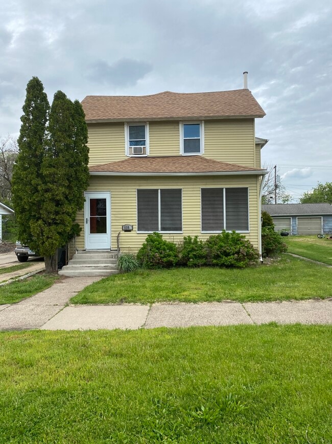 Building Photo - 630 9th ave s