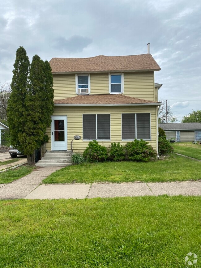 Building Photo - 630 9th ave s