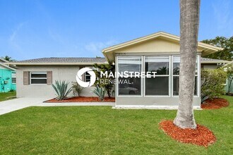 Building Photo - 2115 Harrison Dr