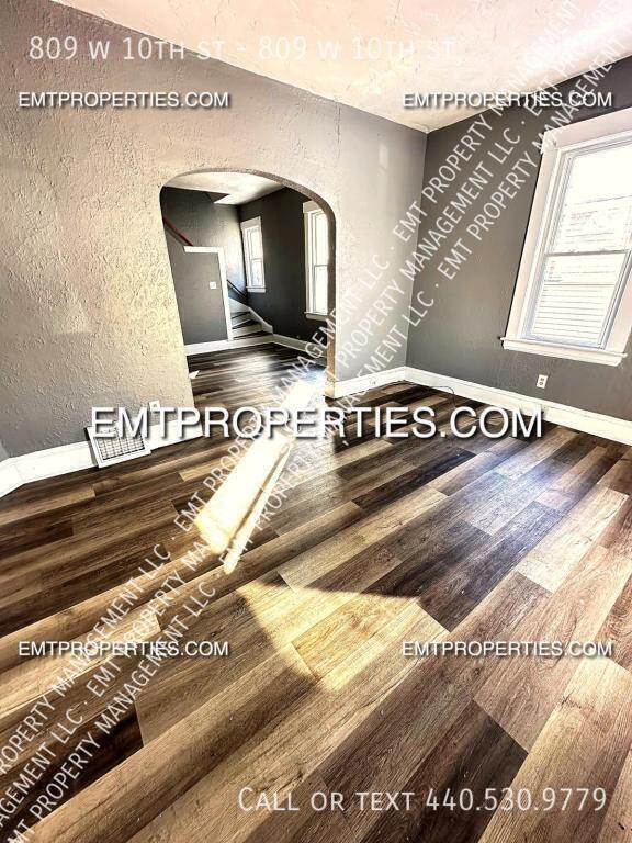 Foto del edificio - 809 W 10th St