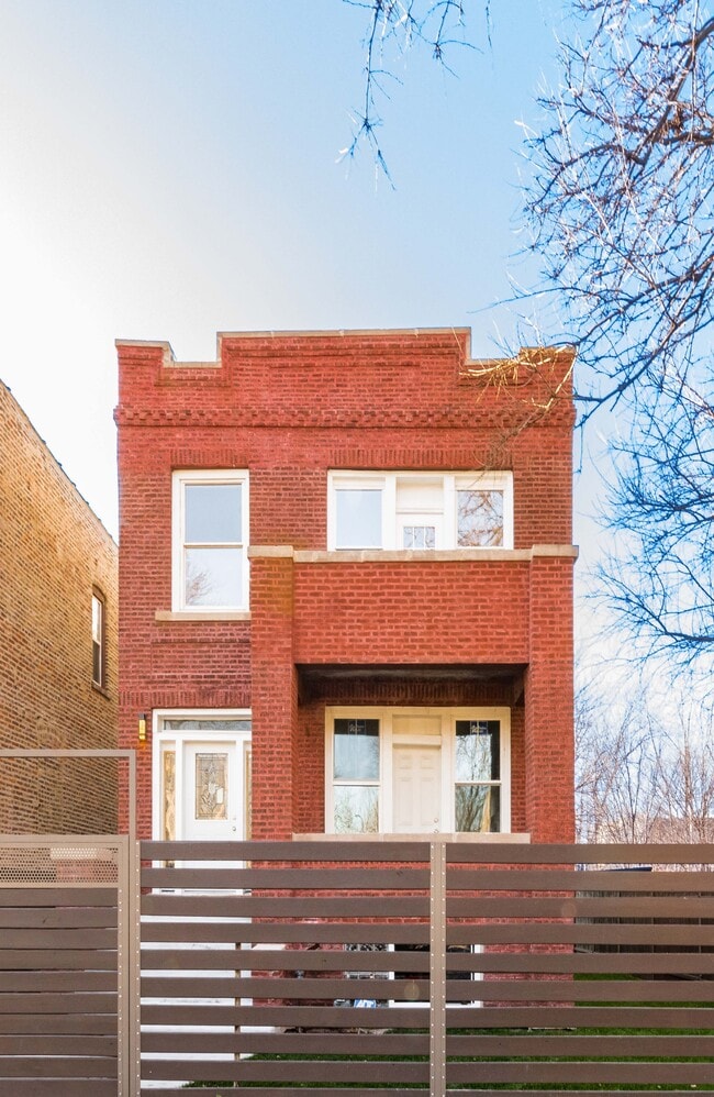 Building Photo - 634 N Hamlin Ave