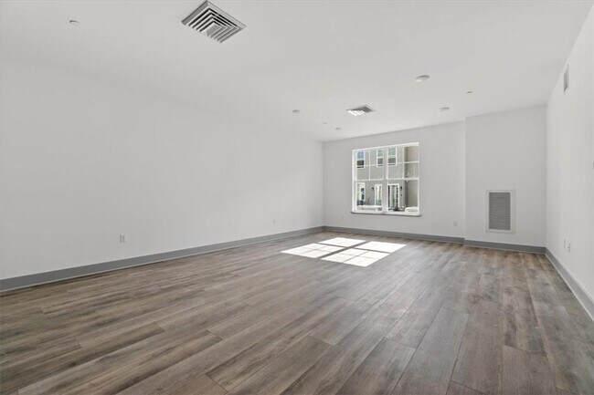 Foto del edificio - 75 Forester Ave