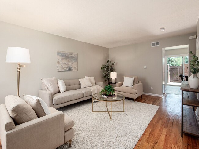 Foto del edificio - 1766 Willoway Cir S