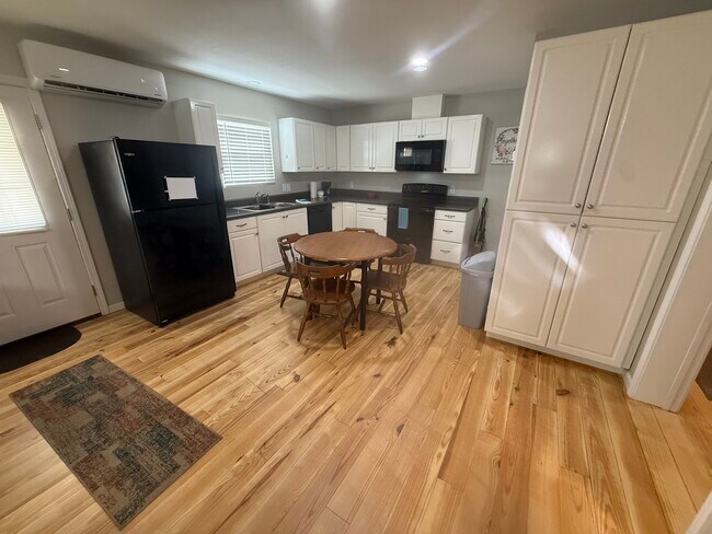 Foto del edificio - 80 Redwood Ln