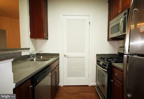 Foto del edificio - 21216 McFadden Square
