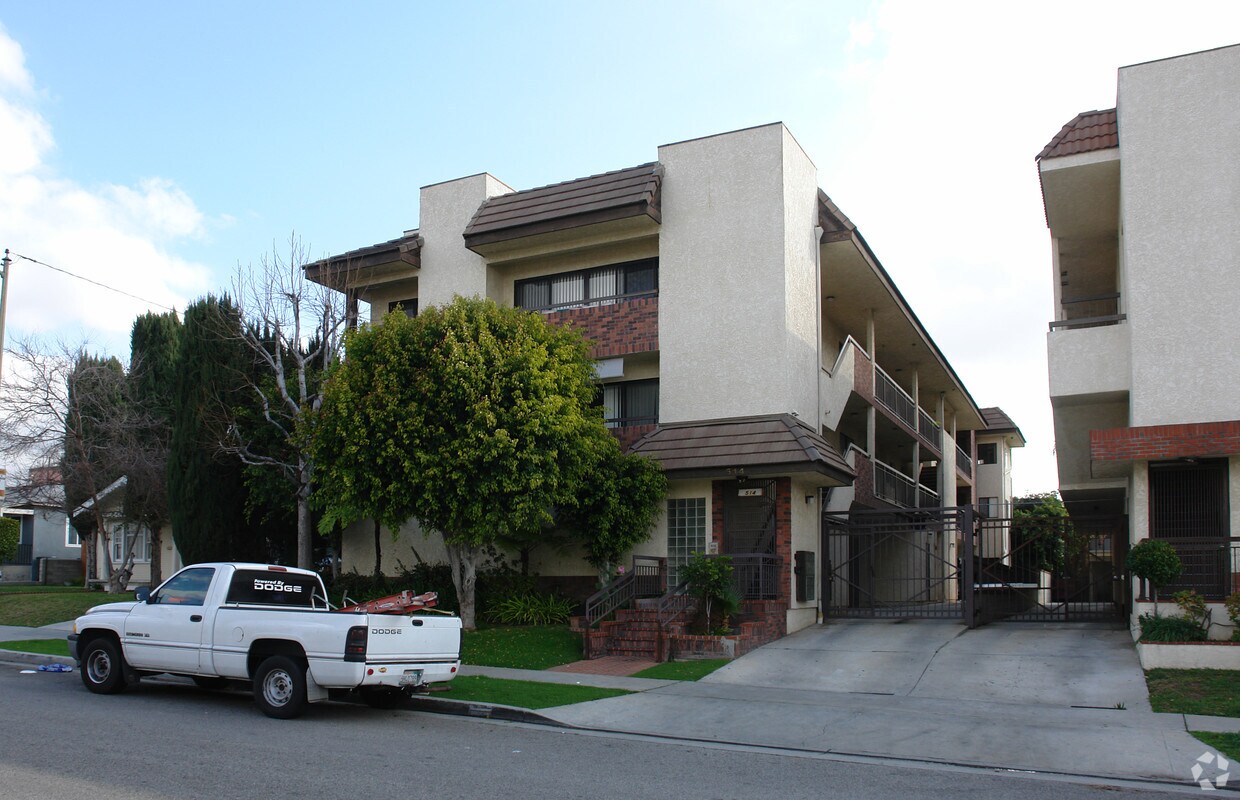Primary Photo - 514 Fischer St