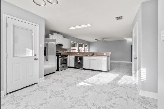 Building Photo - 11838 Sardis Lake Dr
