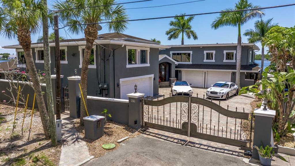 Foto principal - 2785 Bayside Dr S