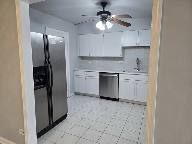 Building Photo - 10389 Dearlove Rd