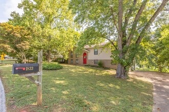 Building Photo - 1833 Bay Hill Dr